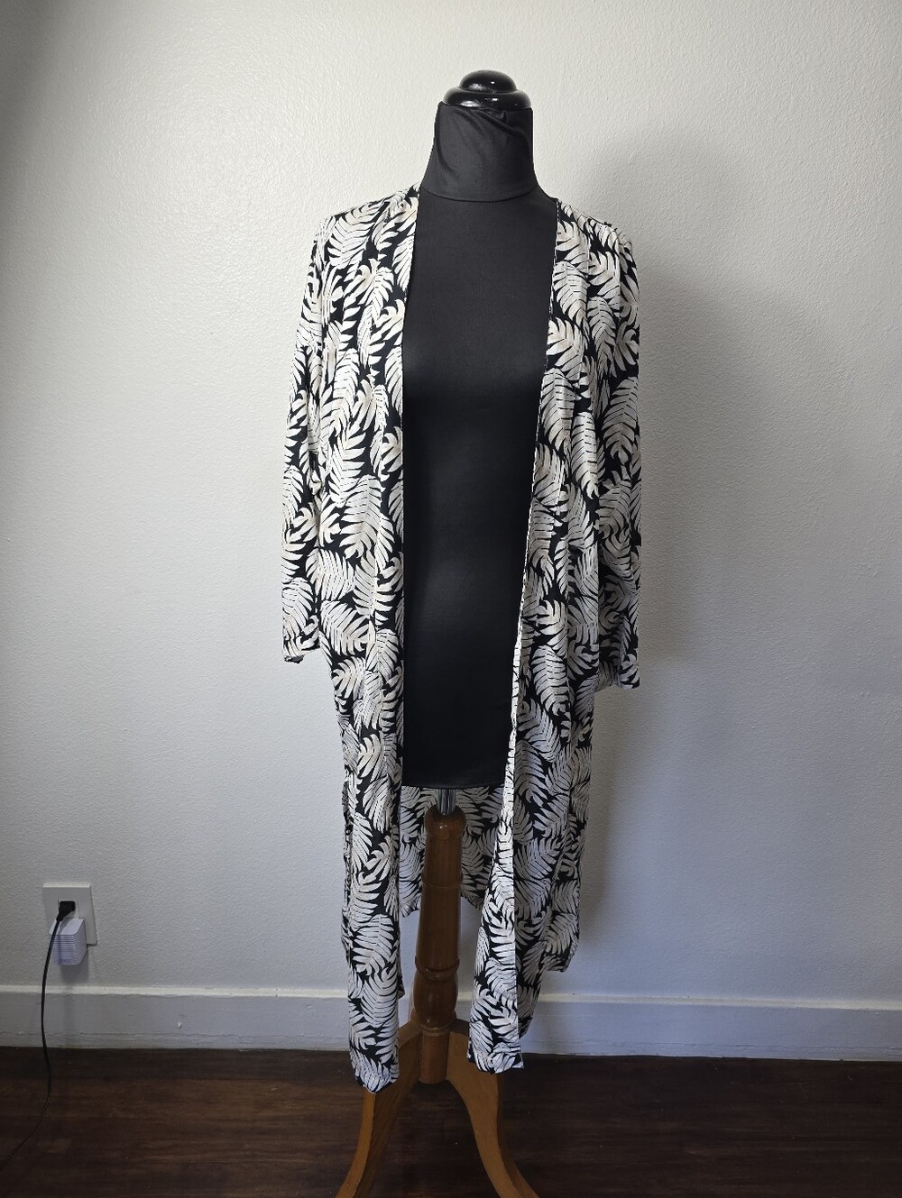 Loft Black and White Leaf Print Modal Duster. Cover Up Beach Days